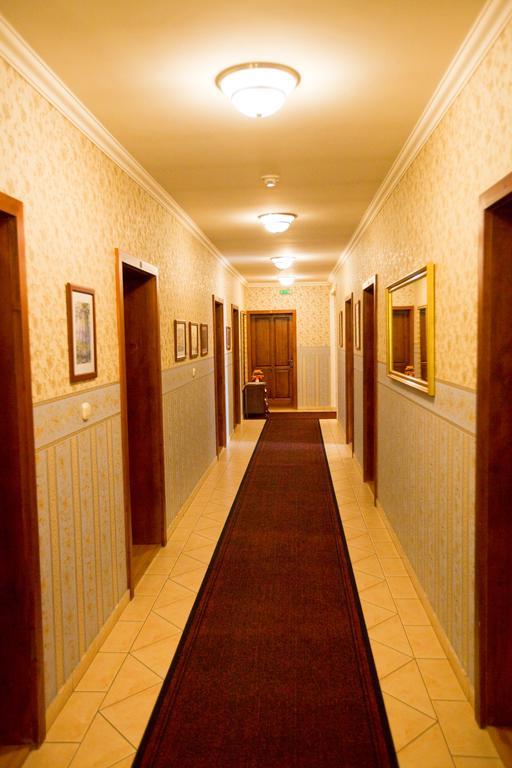 Aparthotel Göcsej Palatinus Étterem és Panzió Zalaegerszeg Esterno foto
