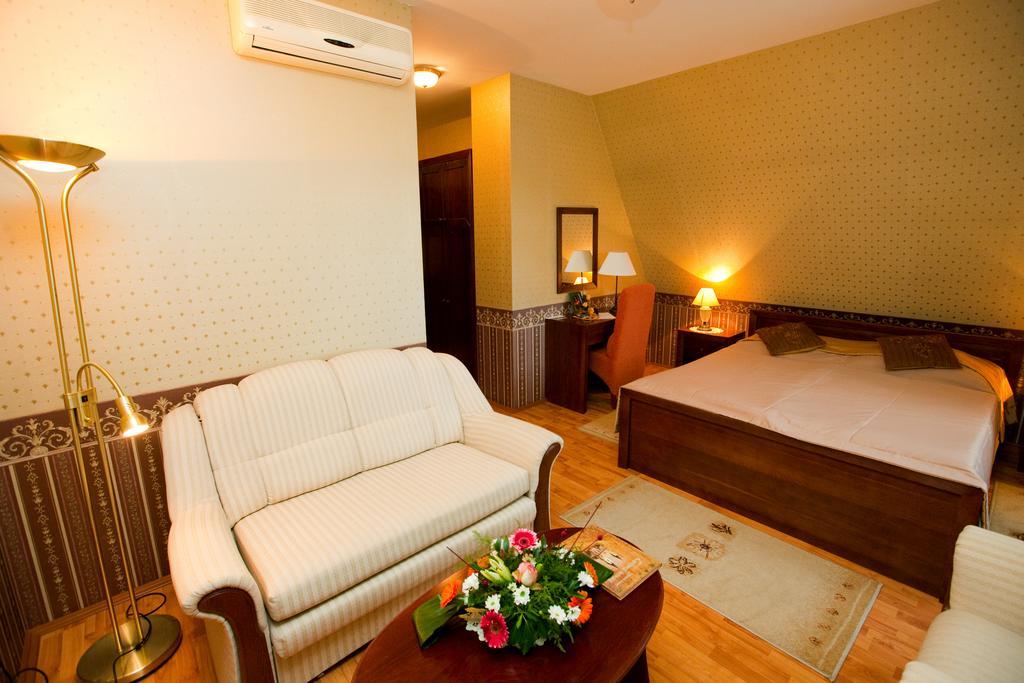 Aparthotel Göcsej Palatinus Étterem és Panzió Zalaegerszeg Camera foto