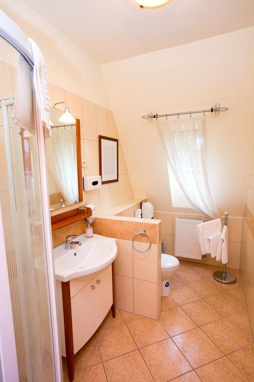 Aparthotel Göcsej Palatinus Étterem és Panzió Zalaegerszeg Camera foto
