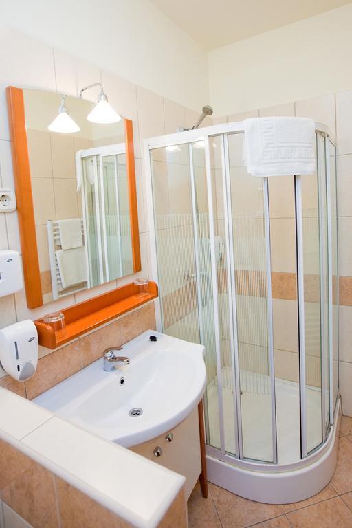 Aparthotel Göcsej Palatinus Étterem és Panzió Zalaegerszeg Camera foto